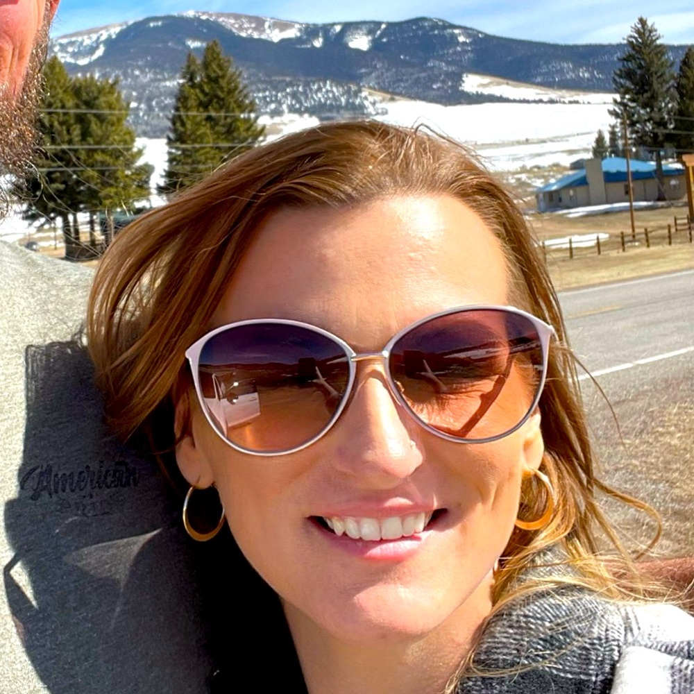 Meet your Posher, Crystal